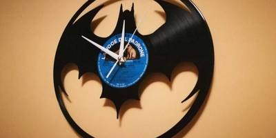 Часы логотип бетмена