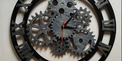 Часы шестерни с римскими цифрами