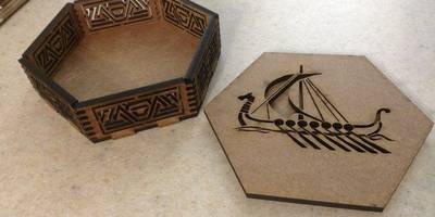Шкатулка викингов восьмиугольная