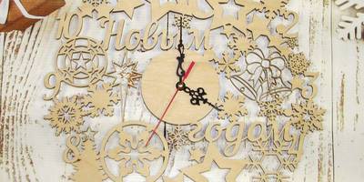 Часы с новым годом 35см