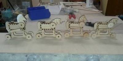 Игрушка лошадка на колесиках