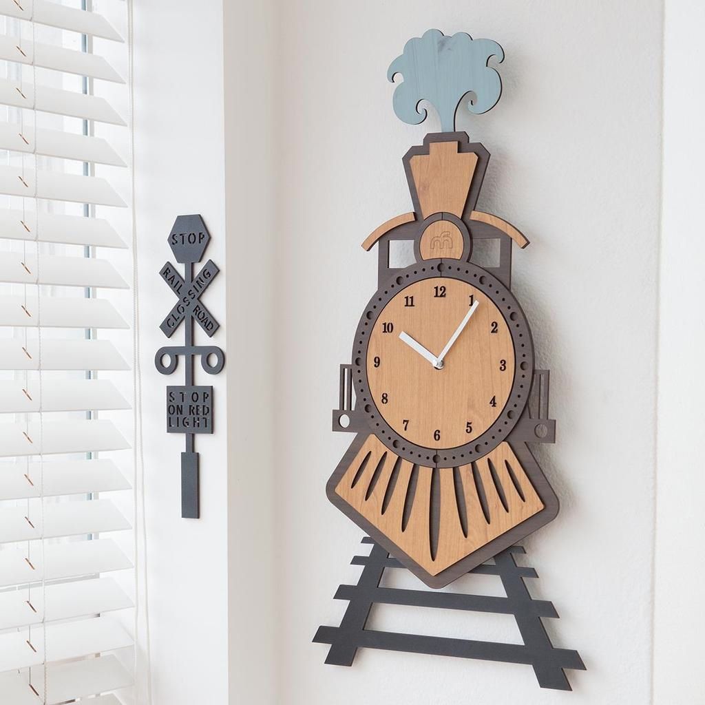 Настенные часы деревянные Птичка 30 см, бесшумные на кухню