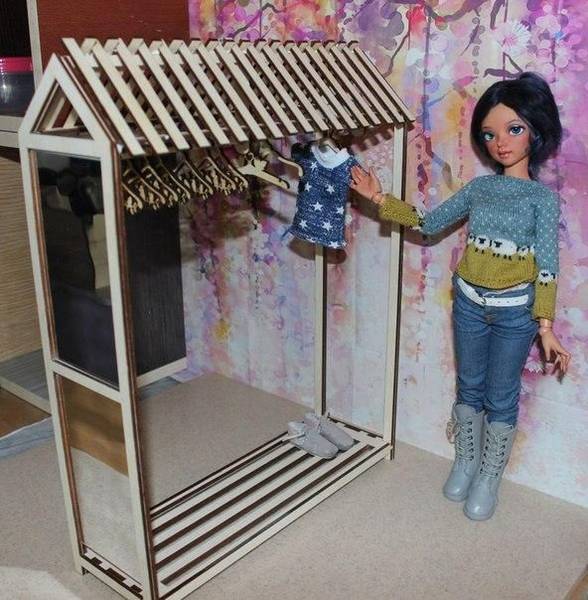 Кукольная мебель - вешалка для кукол