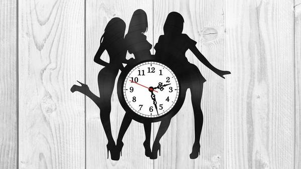 Часы силуэт трех девушек