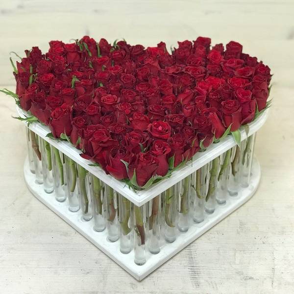 Сердце для пробирок с розами на 8 марта